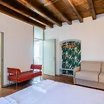 Casa Viola